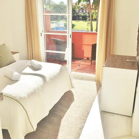 1264: 3 Bed Townhouse In Monte Biarritz Paraiso Apartment Estepona